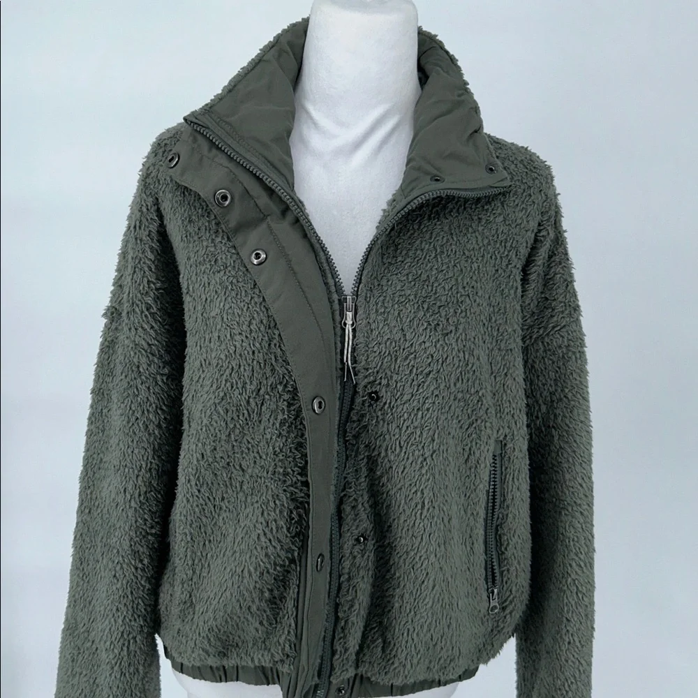 Vuori Women's Cozy Sherpa Jacket Green Fleece Jacket Olive Green Size Large - Picture 7 of 13